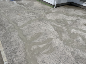 コンクリート床ひび割れ補修後