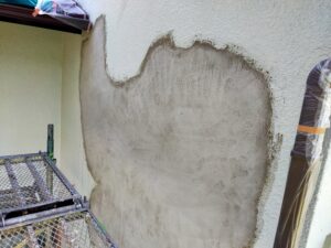 外壁塗膜のモルタル補修後